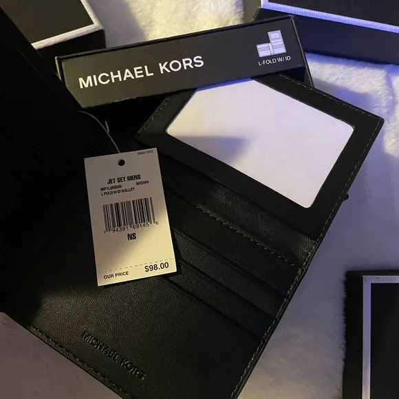 モデル BUNDLE AUTHENTIC NEW IN BOX MICHAEL KORS WALLET FOR MEN